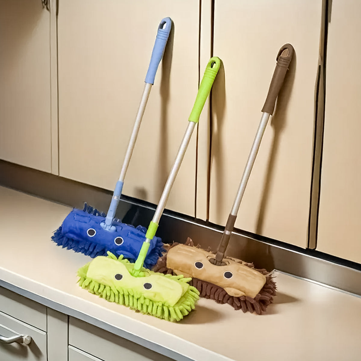 Mini mop with lion cartoon design, suitable for parent-child games, a tool for children's cleaning, detachable head cover